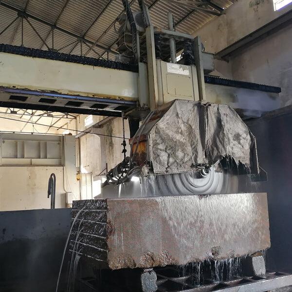 rock cutting machine