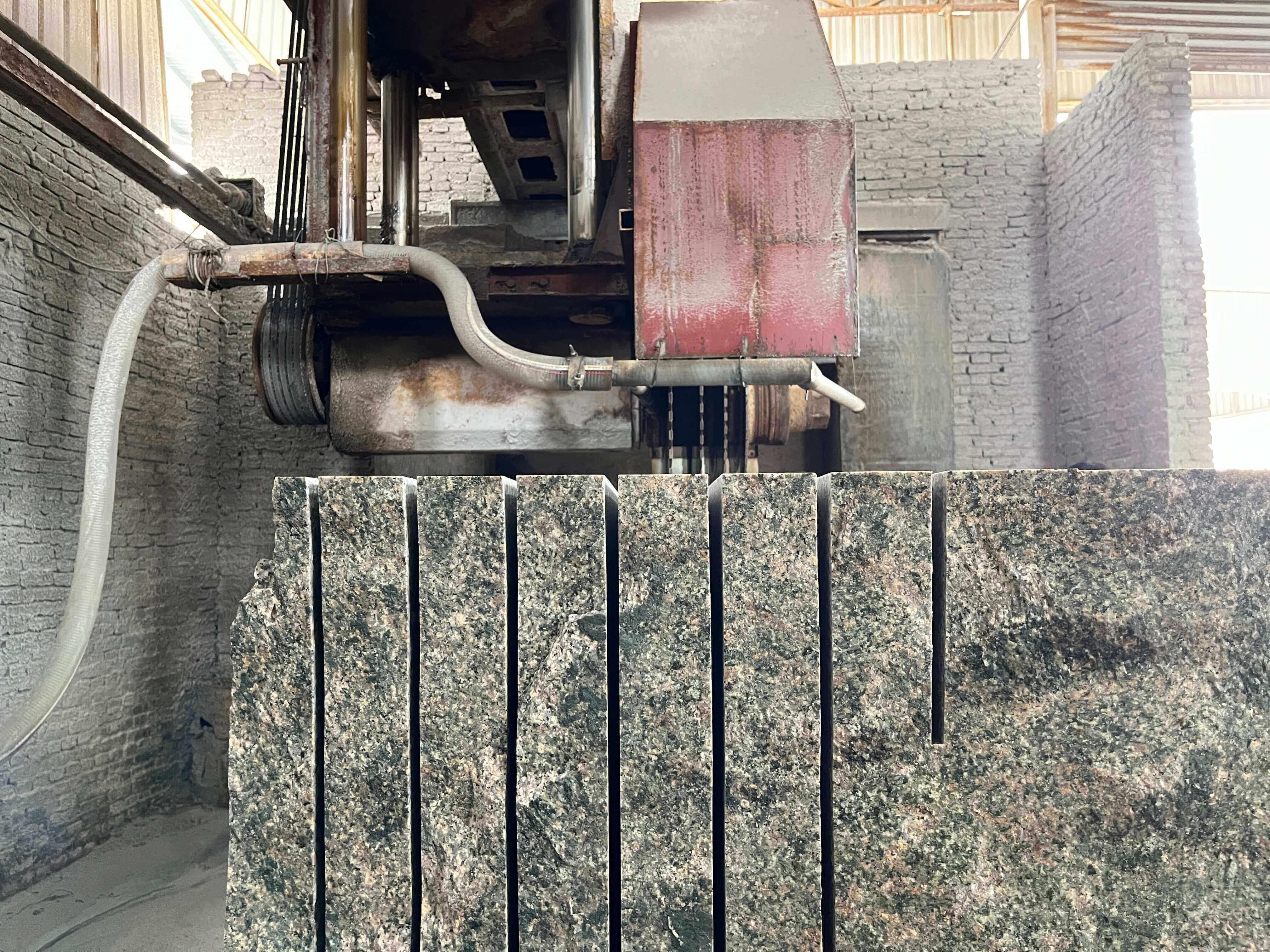 rock slicing machine