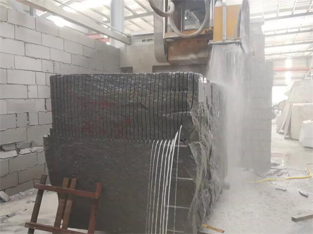 How to unload a slab after a granite block cutting machine with a block?