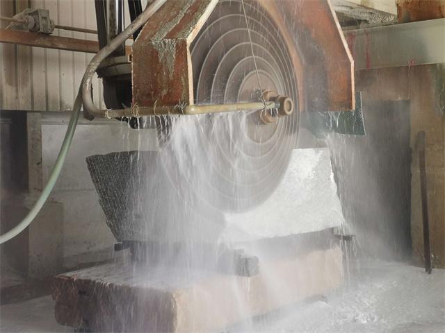 marble cutting machine with water