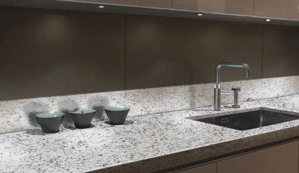 What machine cuts granite countertops?